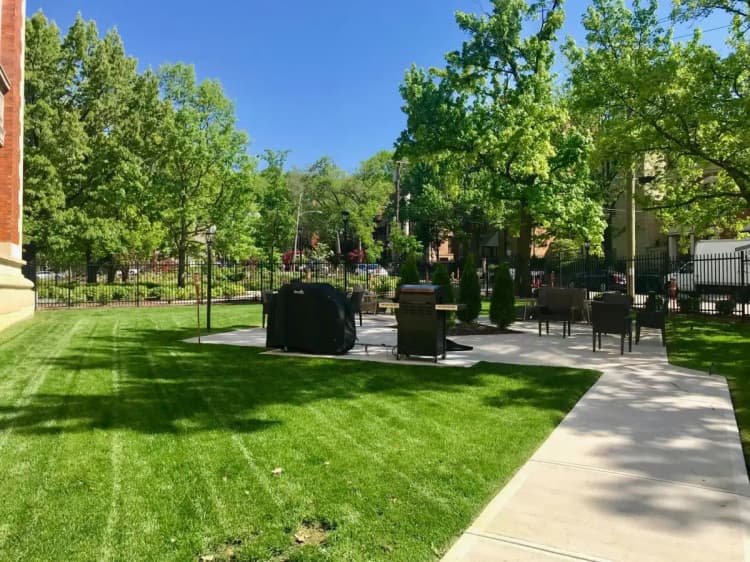 Cincinnati apartments for rent - image - grill+area-1920w.webp