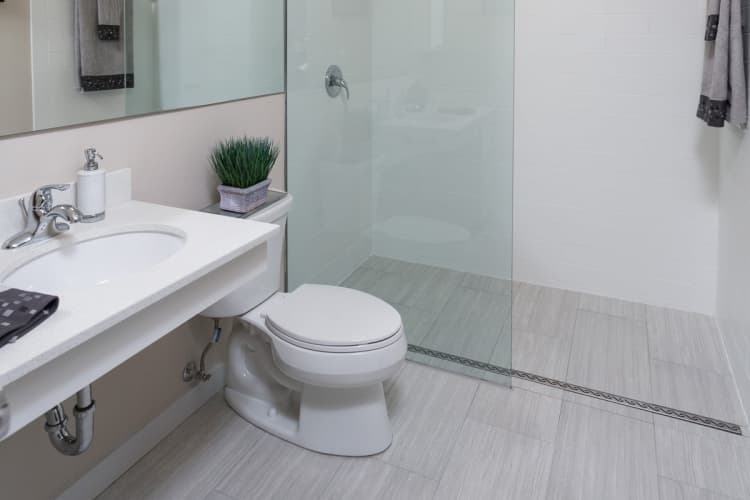 Cincinnati apartments for rent - image - Seven at Broadway bathroom