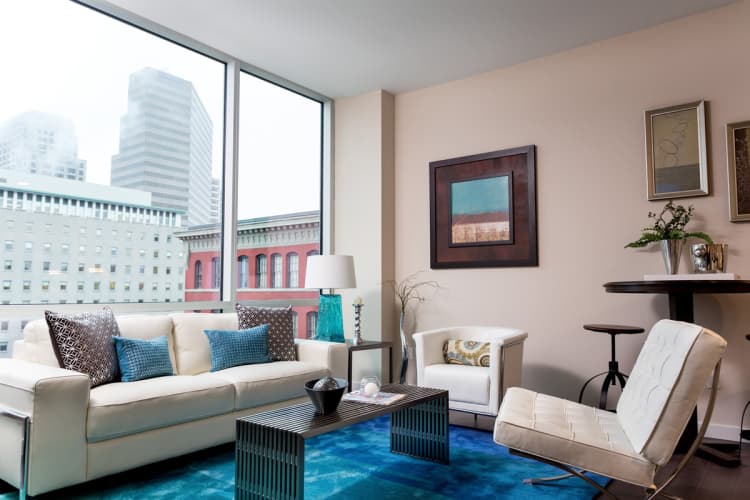 Cincinnati apartments for rent - image - Seven at Broadway living room