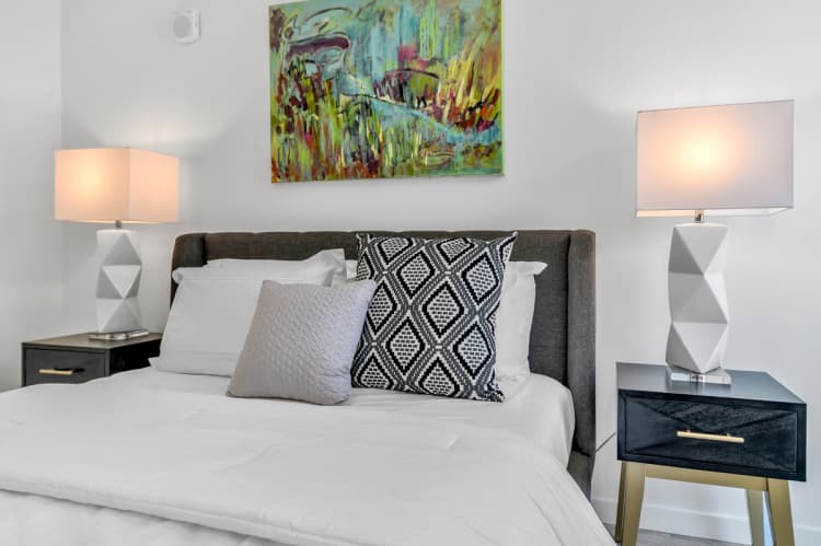 Cincinnati apartments for rent - image - bedroom at The Blonde