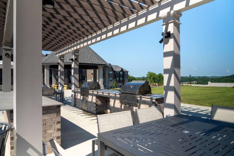 Cincinnati apartments for rent - image - Poolside Grilling Pavilion at Vicinity Apartments