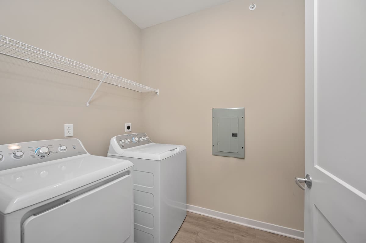 Cincinnati apartments for rent - image - 1 Bedroom + Den M4 Washer Dryer