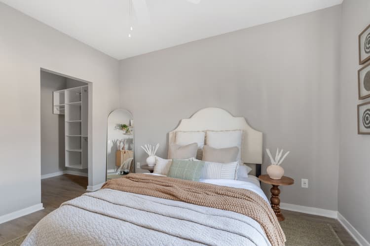 Cincinnati apartments for rent - image - Bedroom V2
