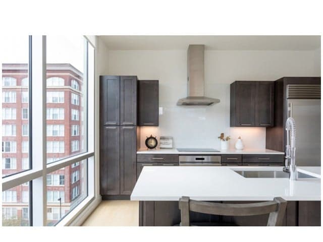 Cincinnati apartments for rent - image - Encore Apartments open kitchen
