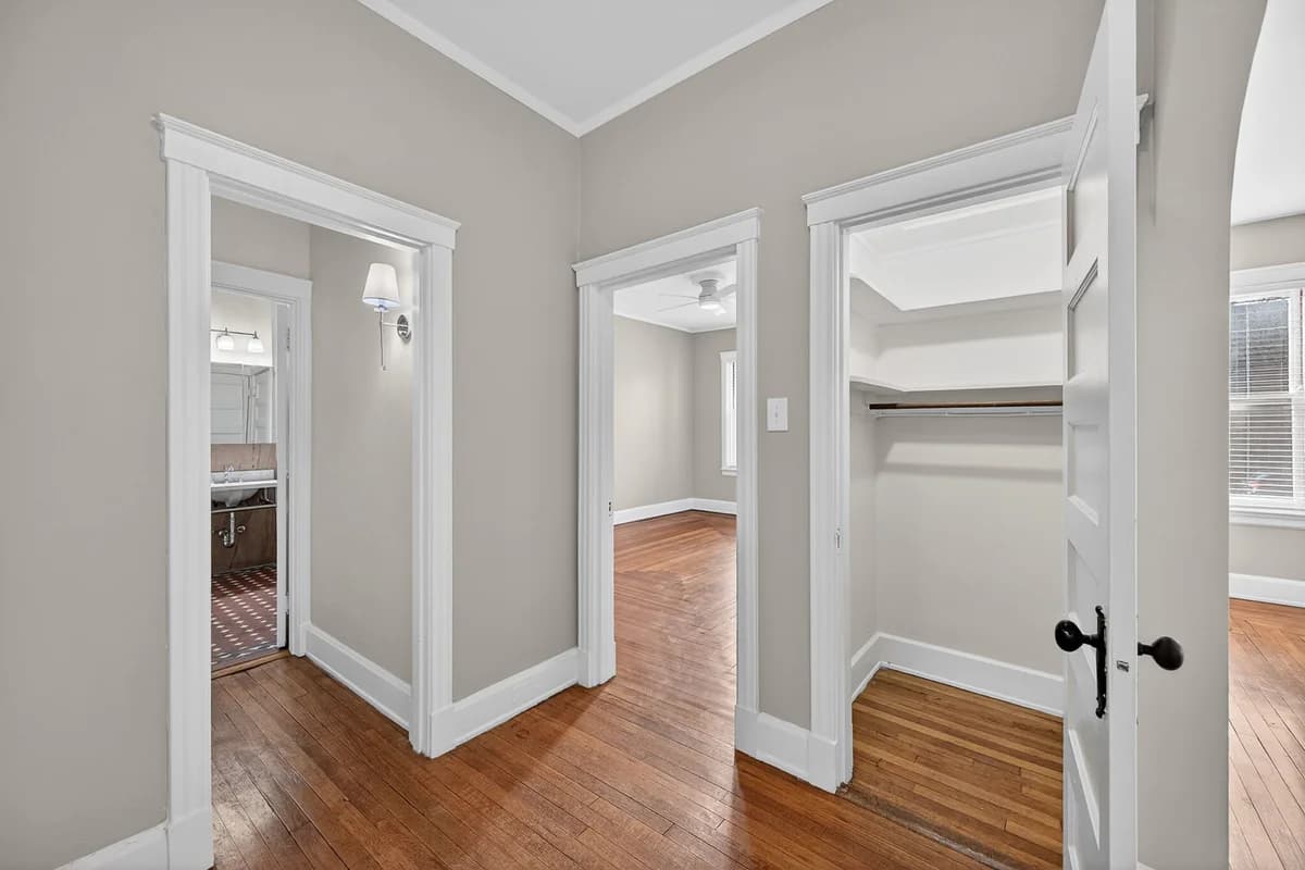 Cincinnati apartments for rent - image - Flat 101 Hallway