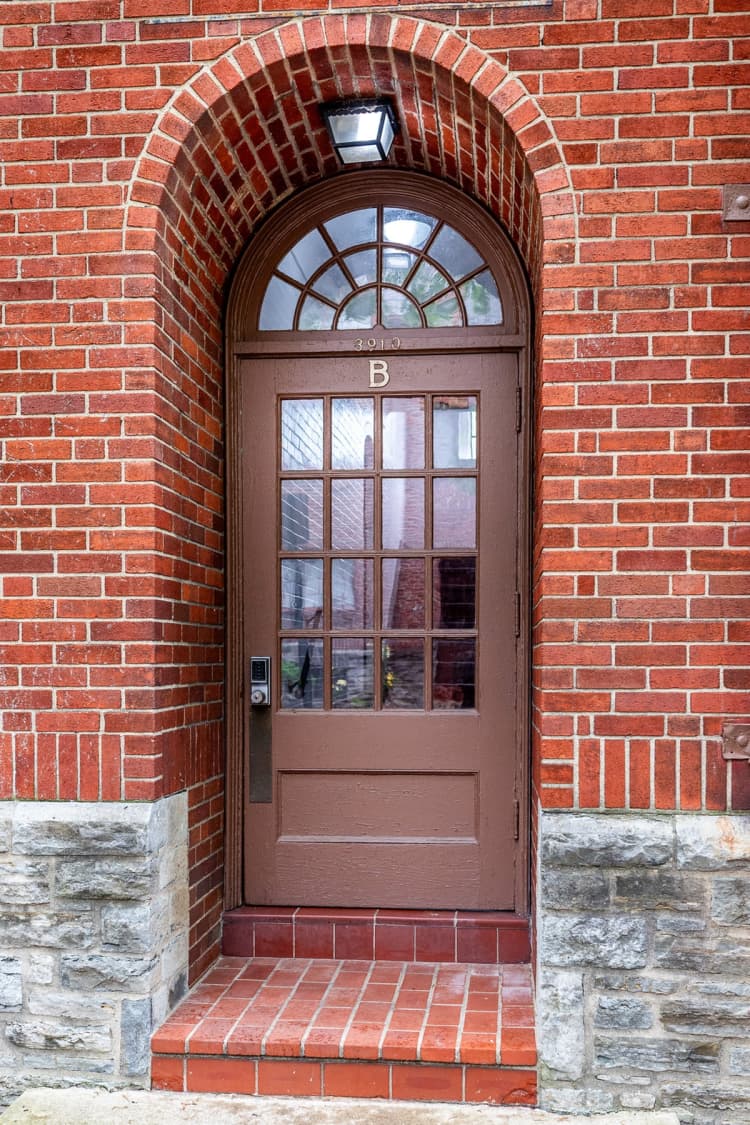 Cincinnati apartments for rent - image - Mariemont Square Entryway