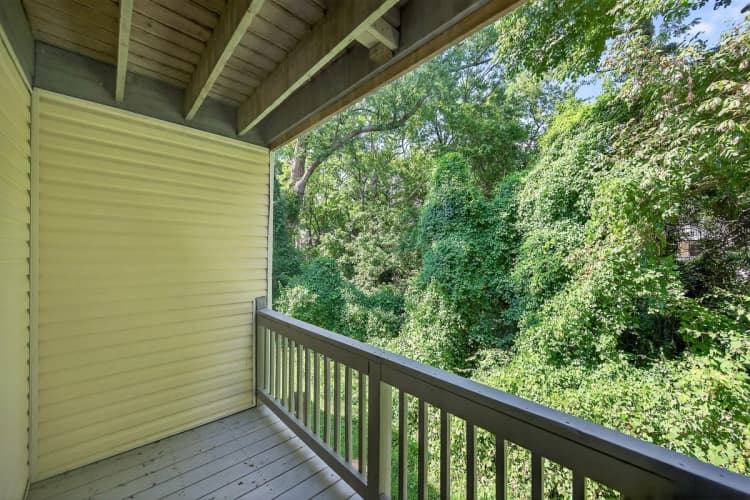 Cincinnati apartments for rent - image - Mariemont Woods Balcony