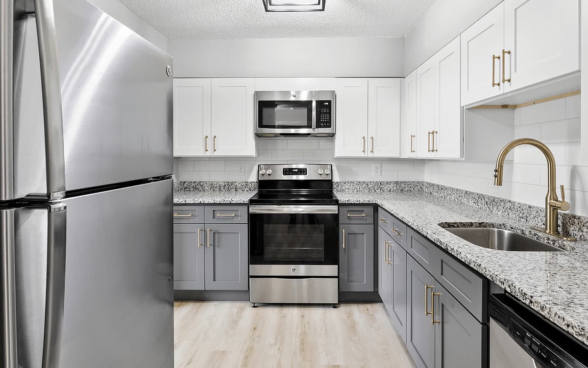 Cincinnati apartments for rent - Property image - Oasis of O'Bryonville - 2