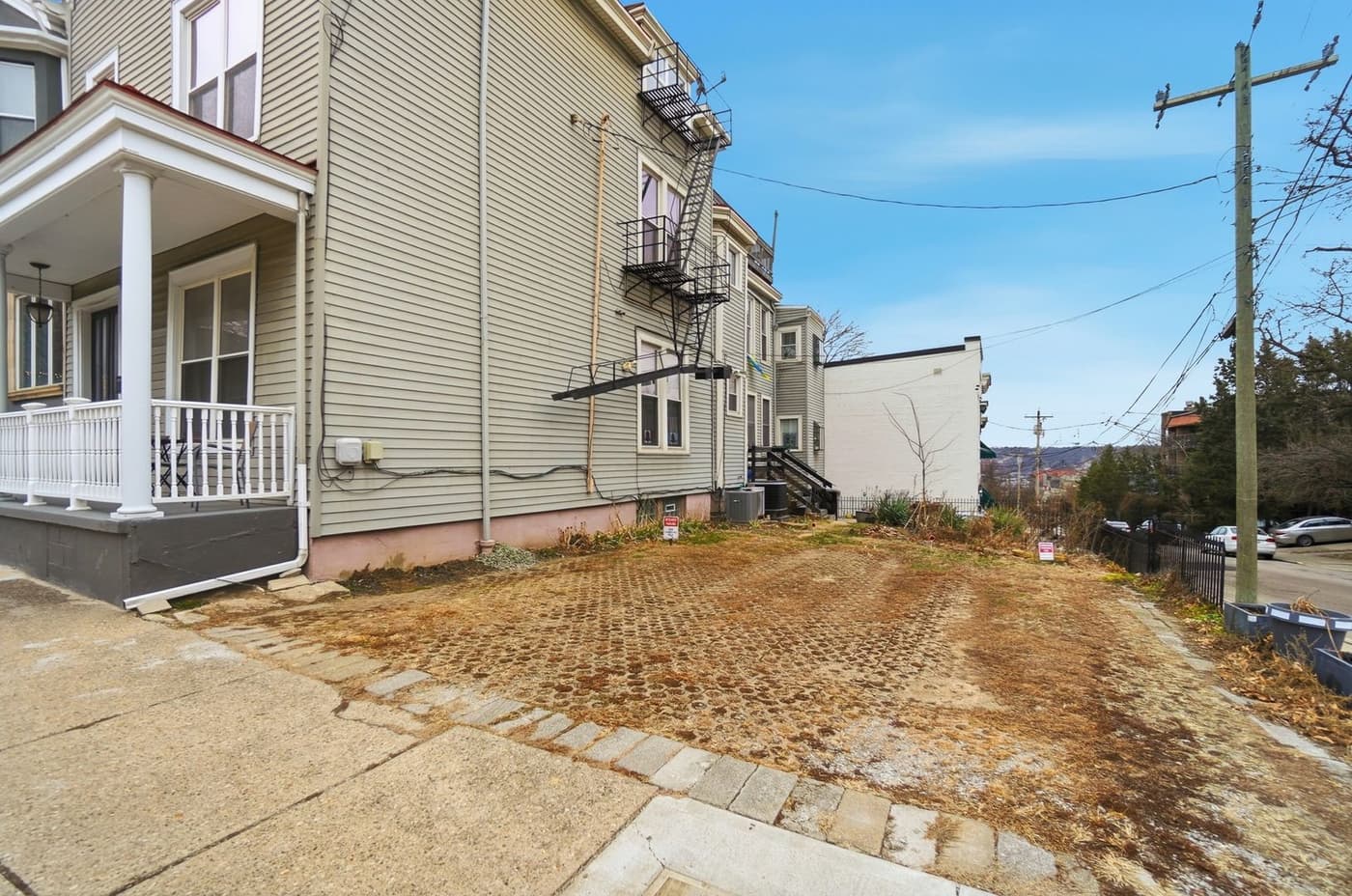 1220 Louden St - Apartment - 10