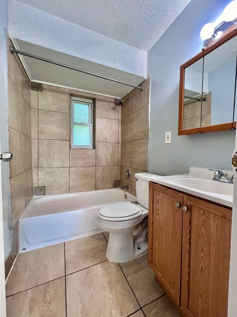 Section 8 APPROVED 3-bedroom - Apartment - 4