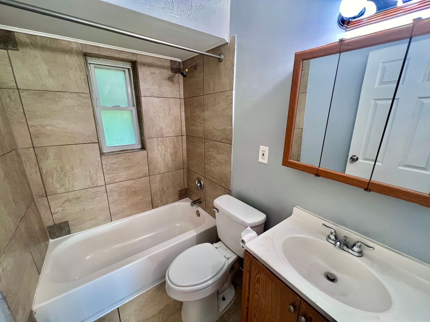 Section 8 APPROVED 3-bedroom - Apartment - 5