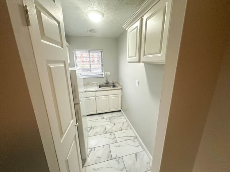 Cincinnati apartments for rent - image - large-2323.jpg