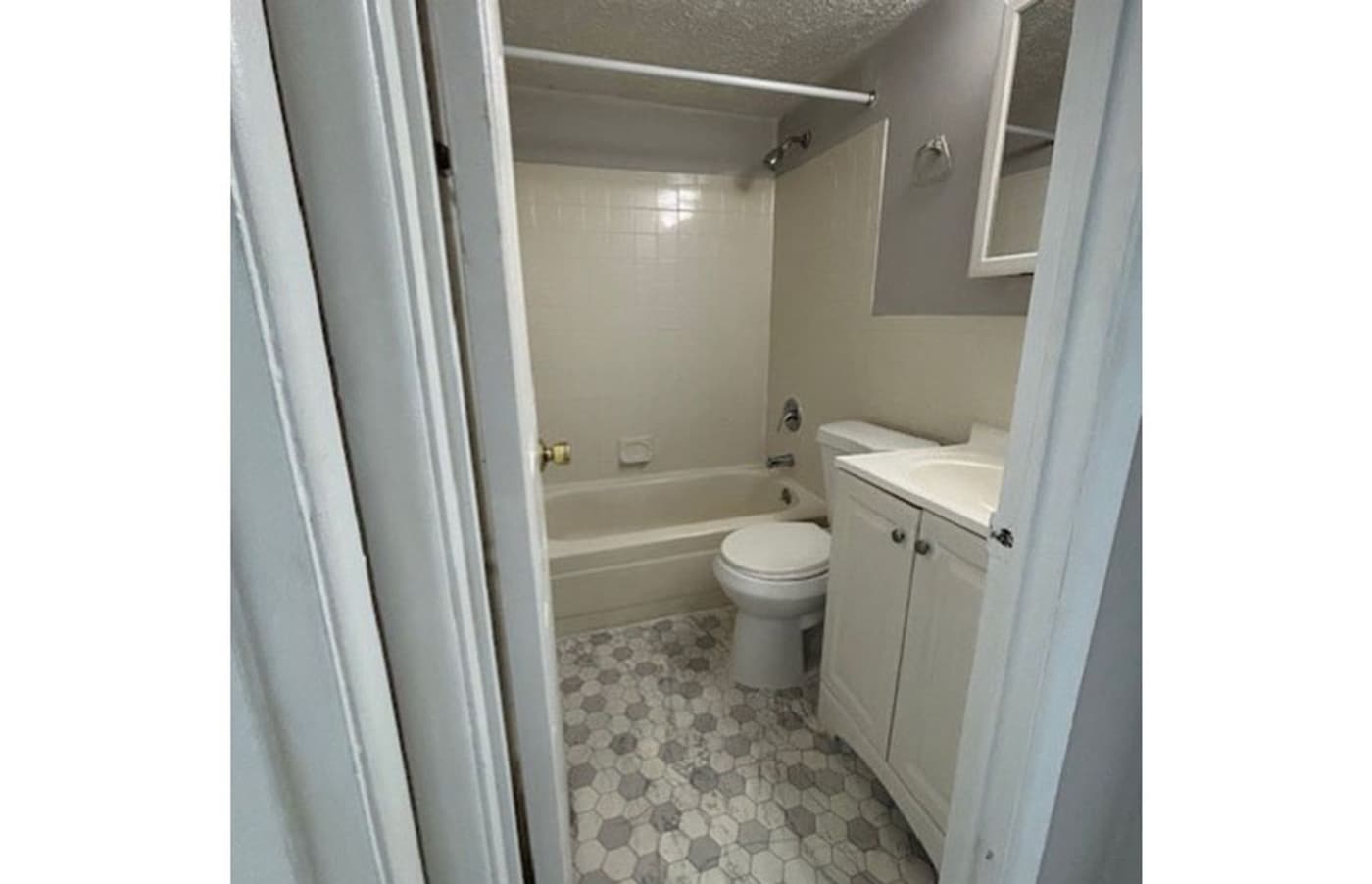 Cincinnati apartments for rent - image - large-2575.jpg