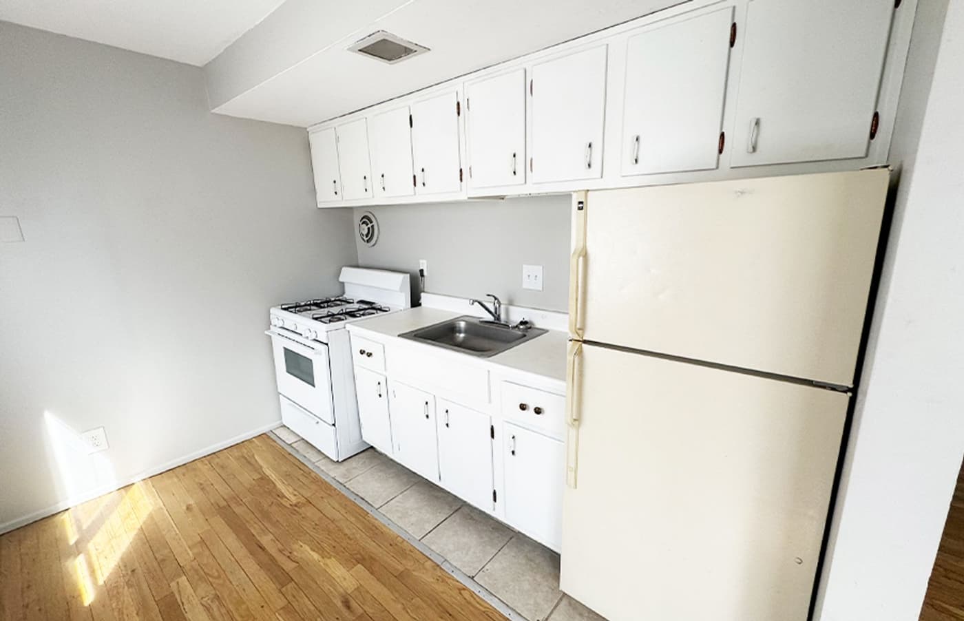 Beecher Flats - Apartment - 16