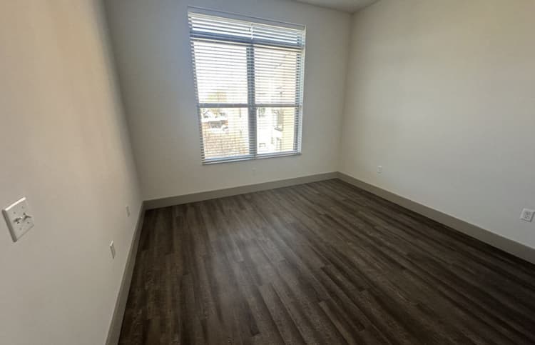 Cincinnati apartments for rent - image - large-1390.jpg