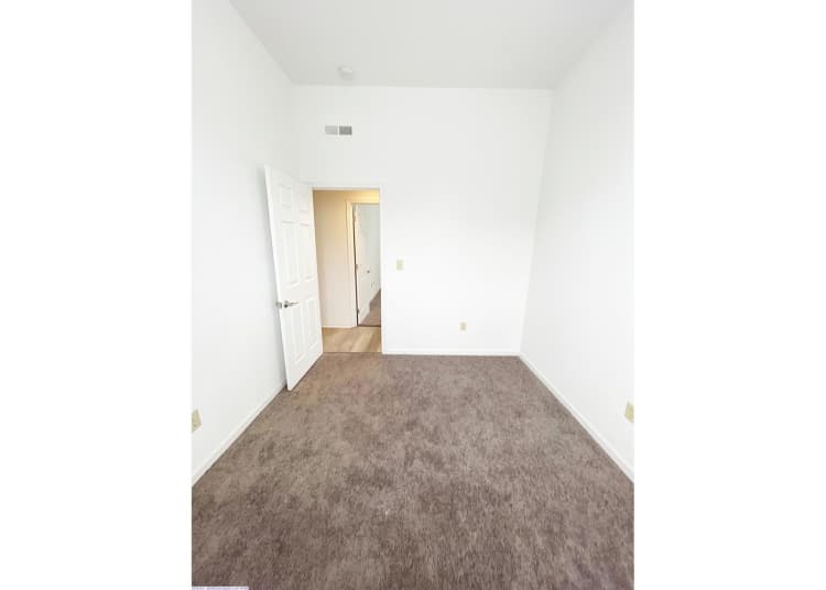 Cincinnati apartments for rent - image - large-2104.jpg