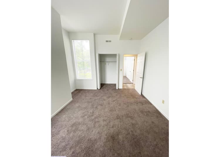 Cincinnati apartments for rent - image - large-2107.jpg