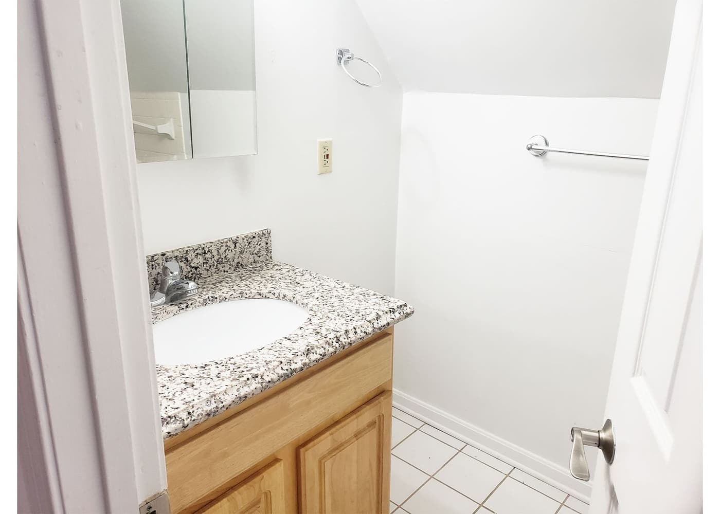 Gilbert Avenue - Apartment - 57