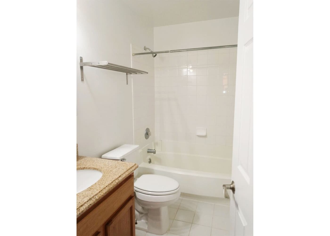 Gilbert Avenue - Apartment - 60