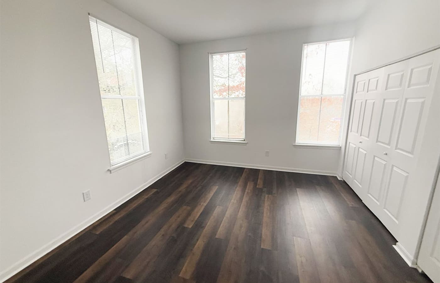 Gilbert Avenue - Apartment - 24