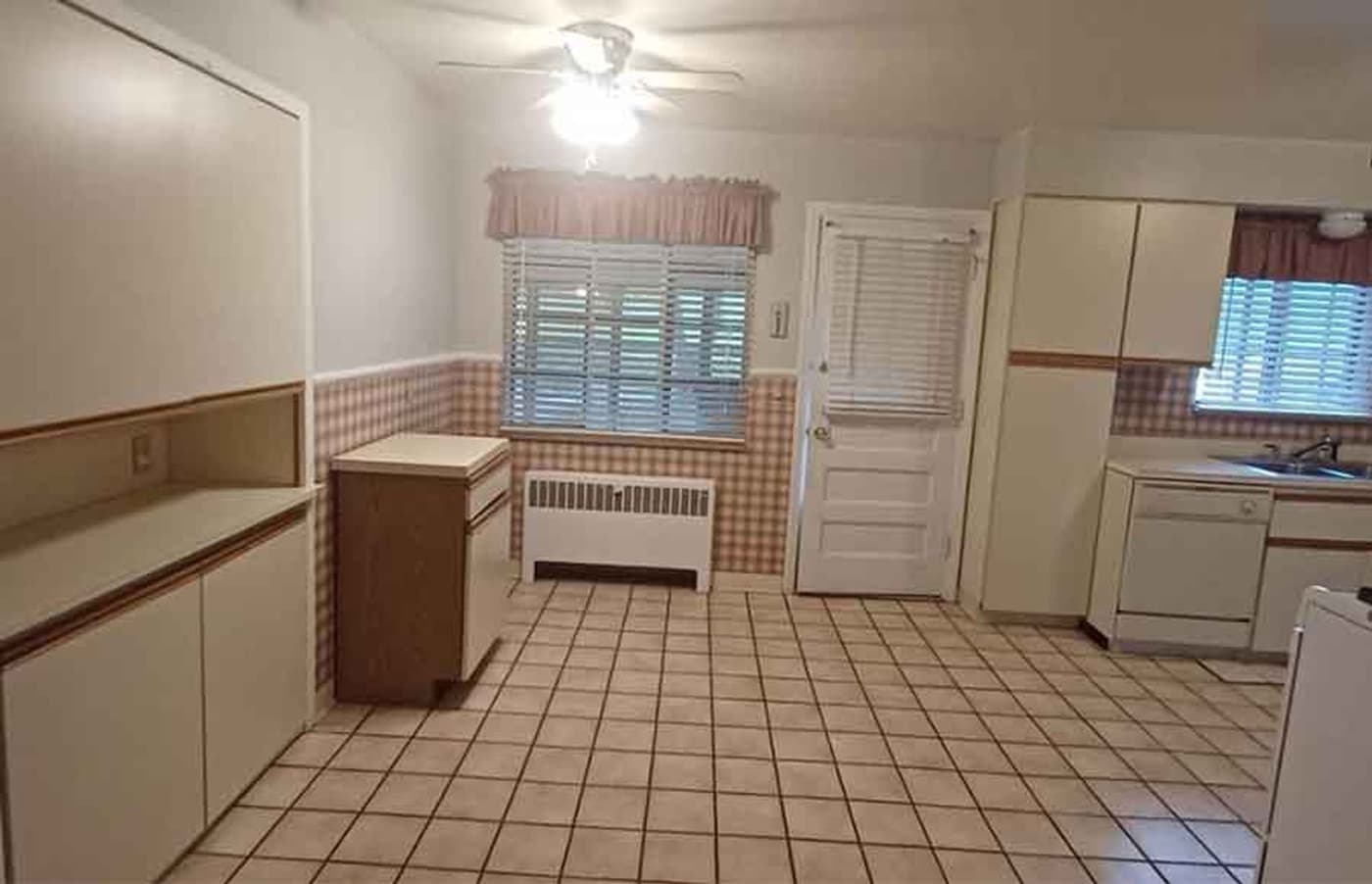 1342 Springlawn Avenue - House - 3