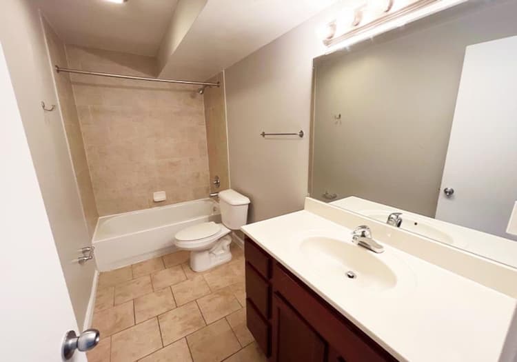 Cincinnati apartments for rent - image - large-2579.jpg