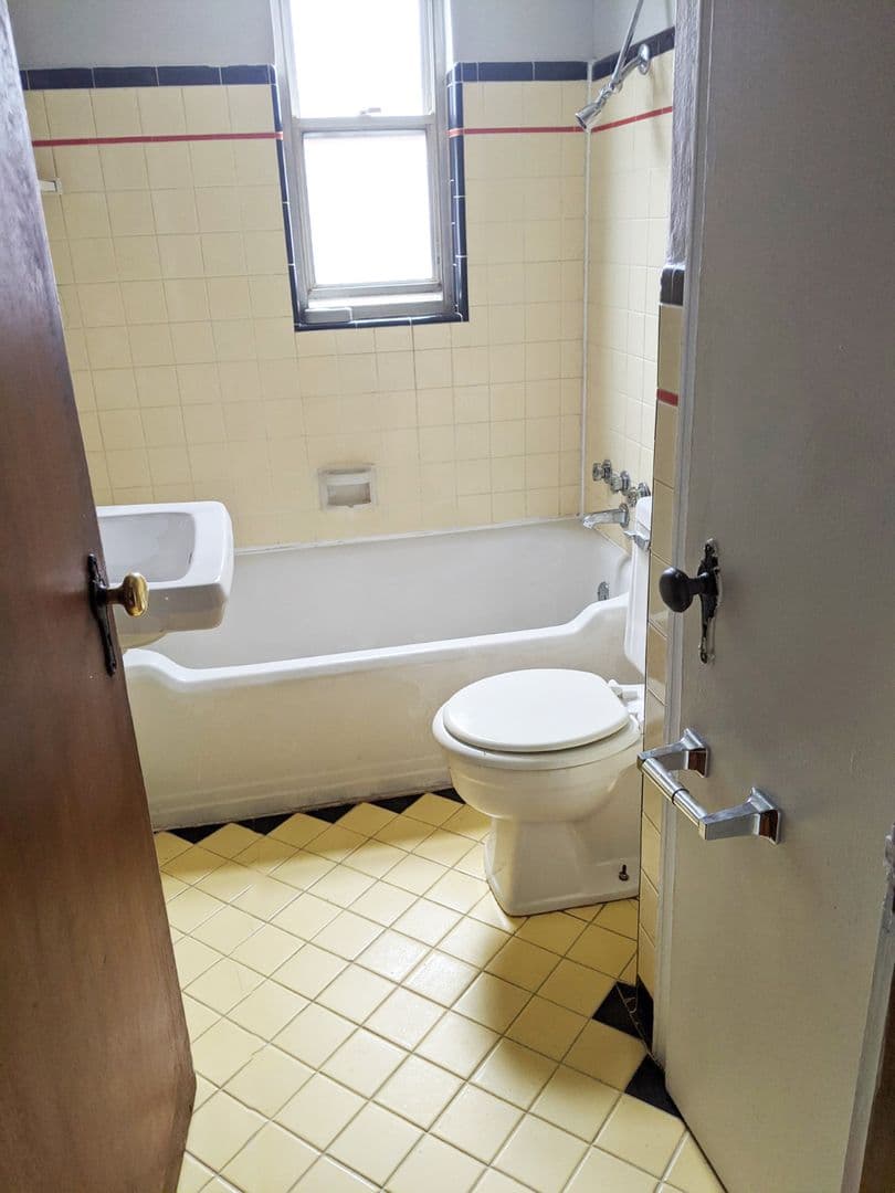956 Ludlow Avenue - Apartment - 6