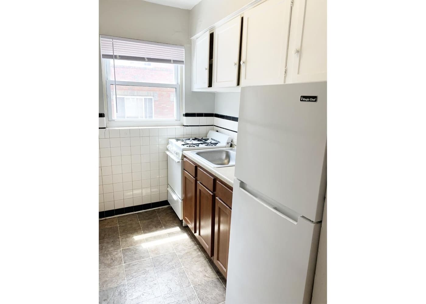 950 Ludlow Avenue - Apartment - 4