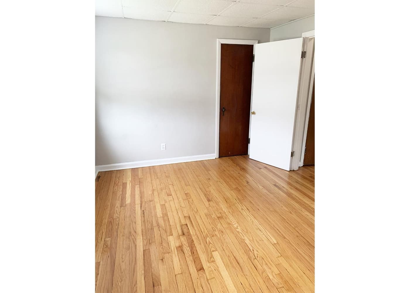 950 Ludlow Avenue - Apartment - 7