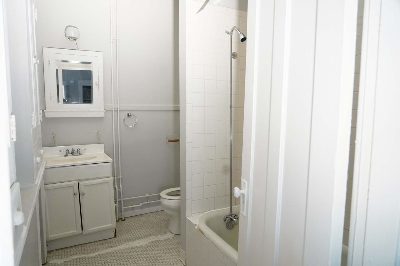 3027 Clifton Avenue - Apartment - 30