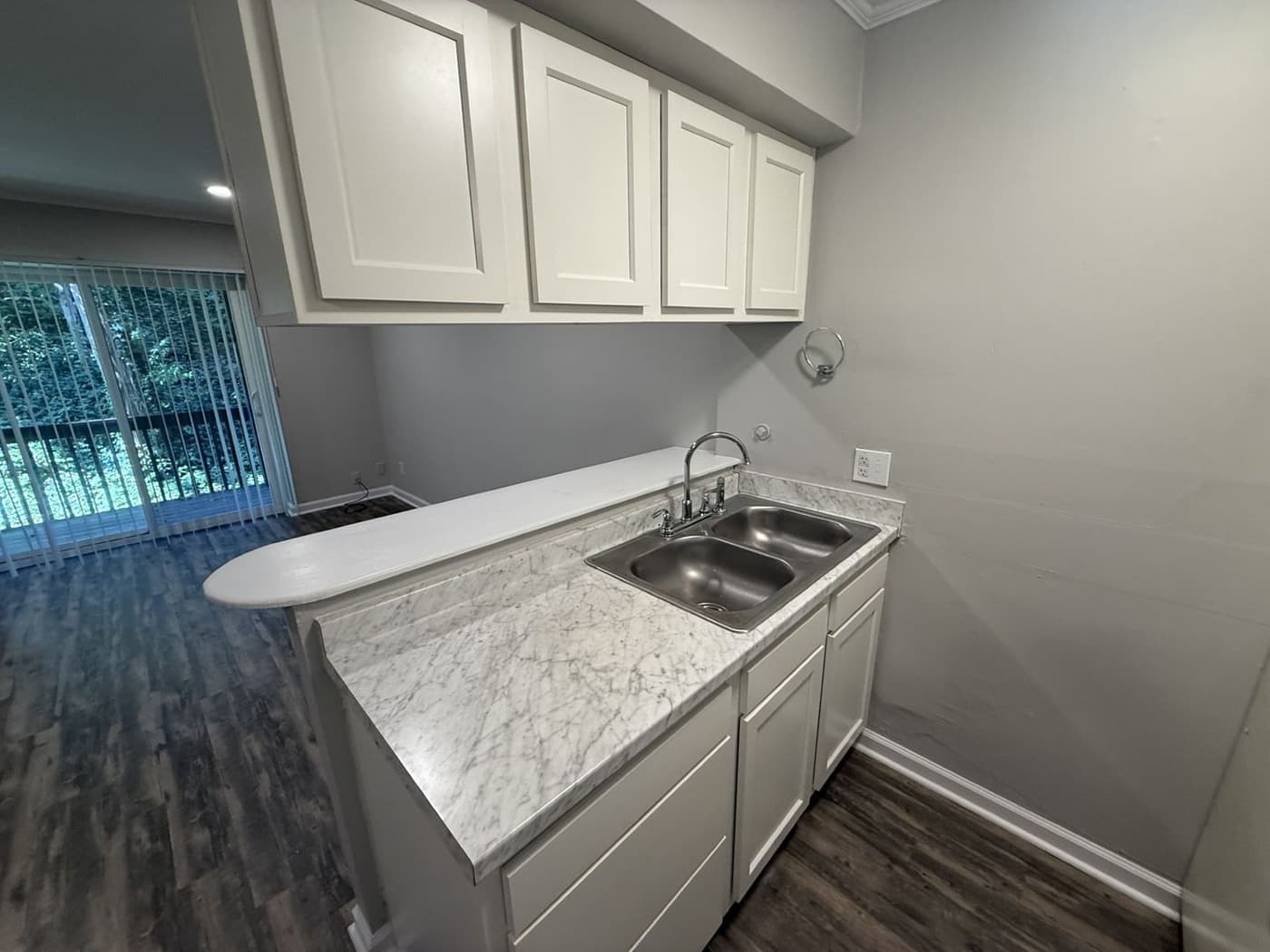 Cincinnati apartments for rent - image - large-1079.jpg