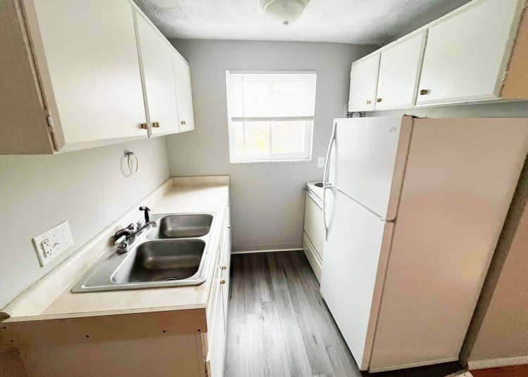 Cincinnati apartments for rent - image - large-2696.jpg