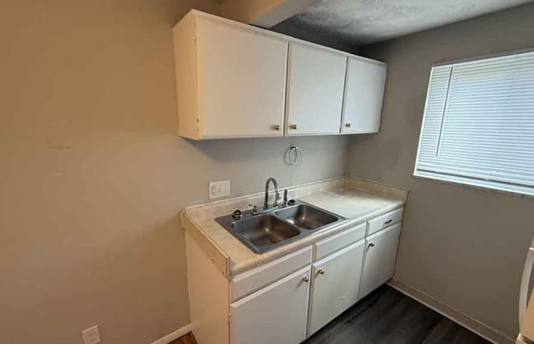 Cincinnati apartments for rent - image - large-2697.jpg