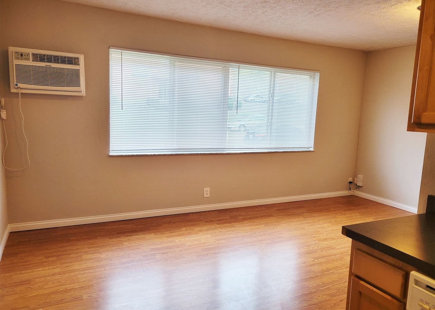 563 Lowell - Apartment - 3