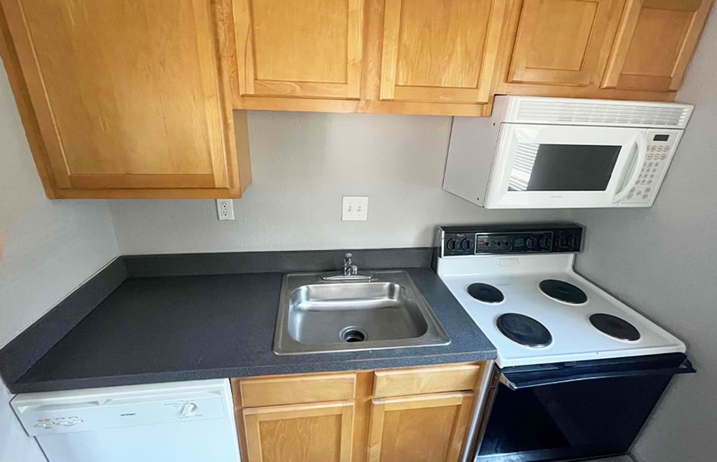555 Lowell Avenue - Apartment - 3