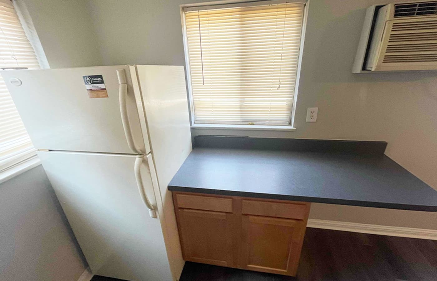 555 Lowell Avenue - Apartment - 2
