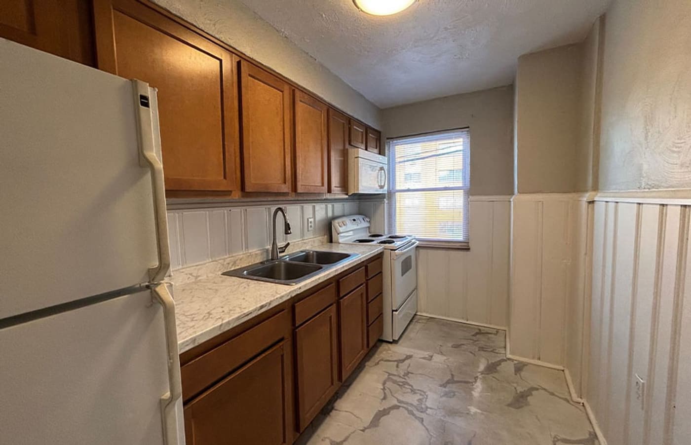 596 Lowell Avenue - Apartment - 3