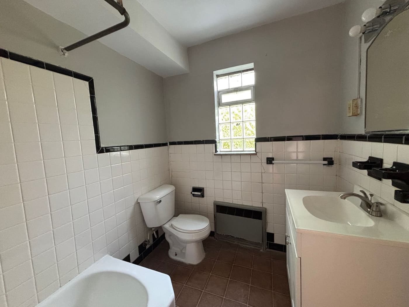 596 Lowell Avenue - Apartment - 16