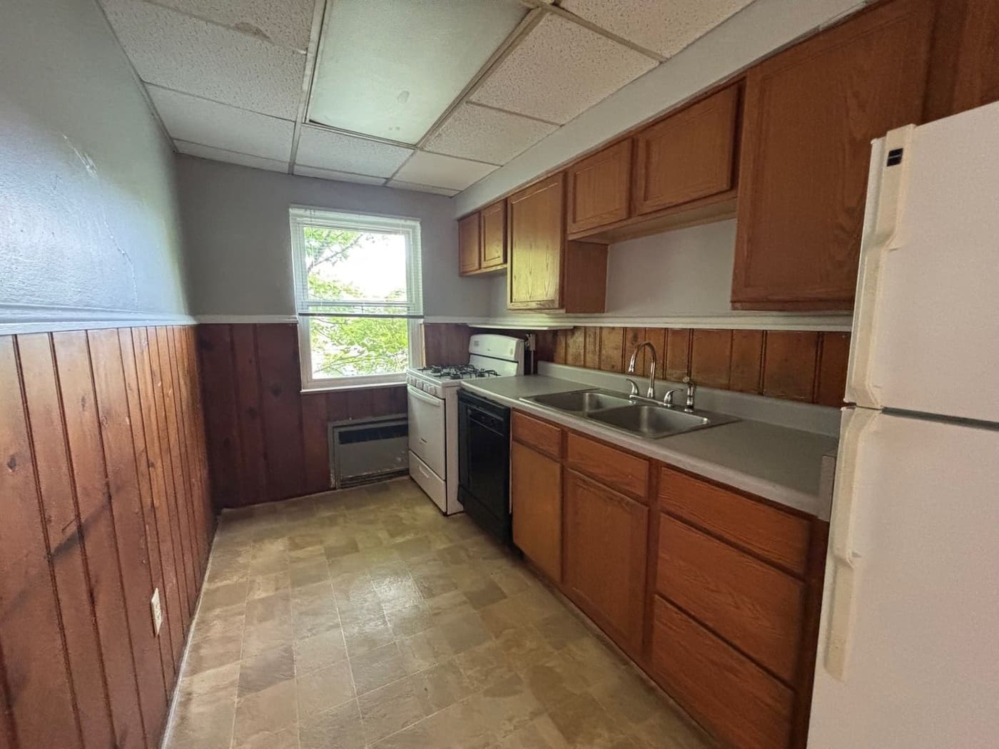 596 Lowell Avenue - Apartment - 4