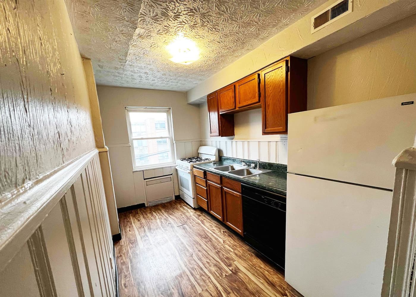 596 Lowell Avenue - Apartment - 8