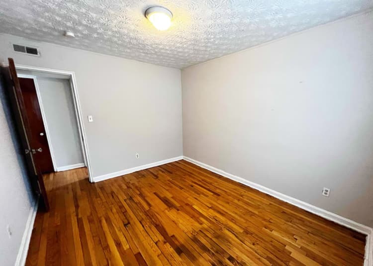 Cincinnati apartments for rent - image - large-2193.jpg
