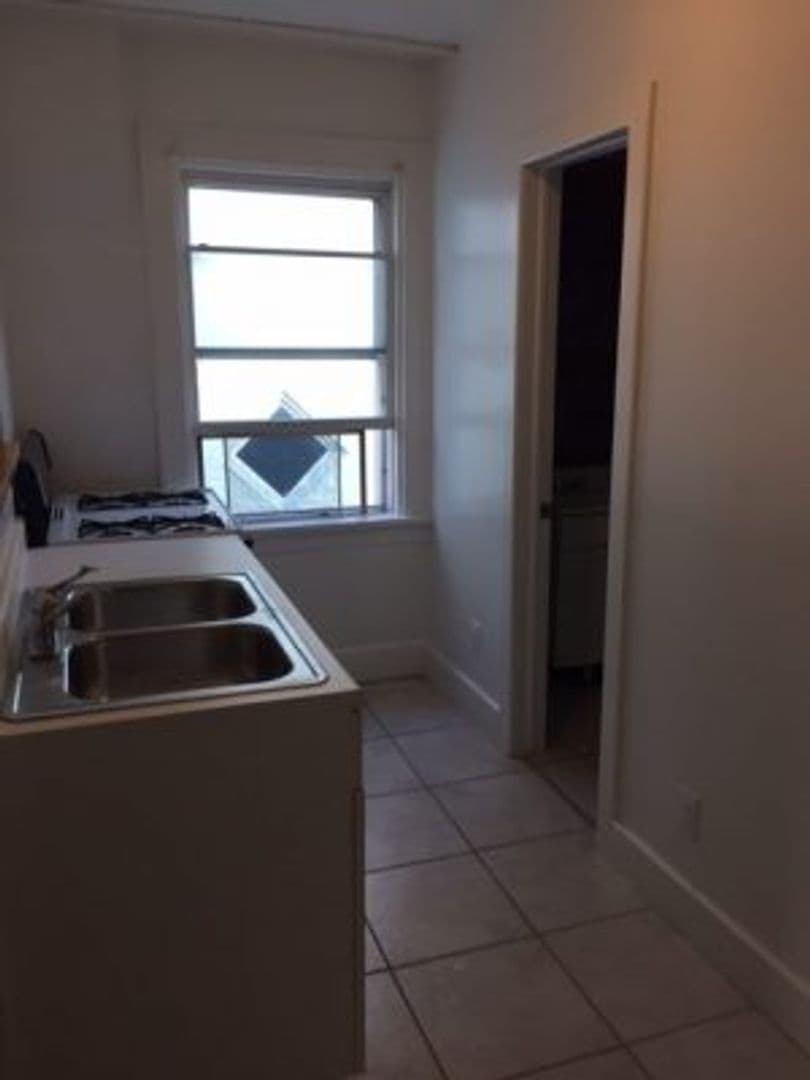 Cincinnati apartments for rent - Property image - 2817 Glendora Avenue - 2
