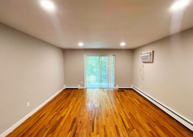 Cincinnati apartments for rent - image - large-2813.jpg