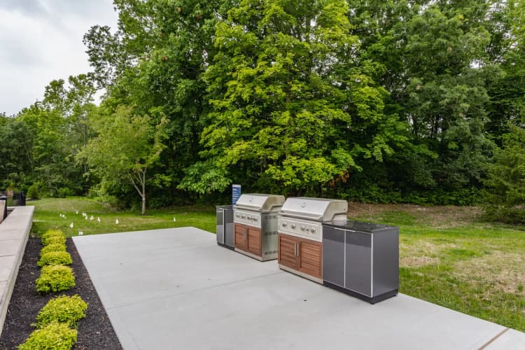 Cincinnati apartments for rent - image - Altura outdoor grill