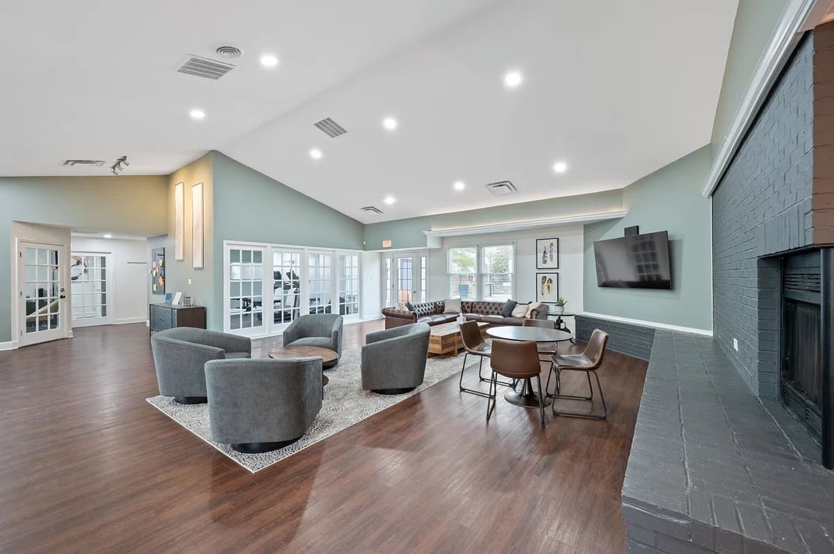 860 East - Apartment - 22