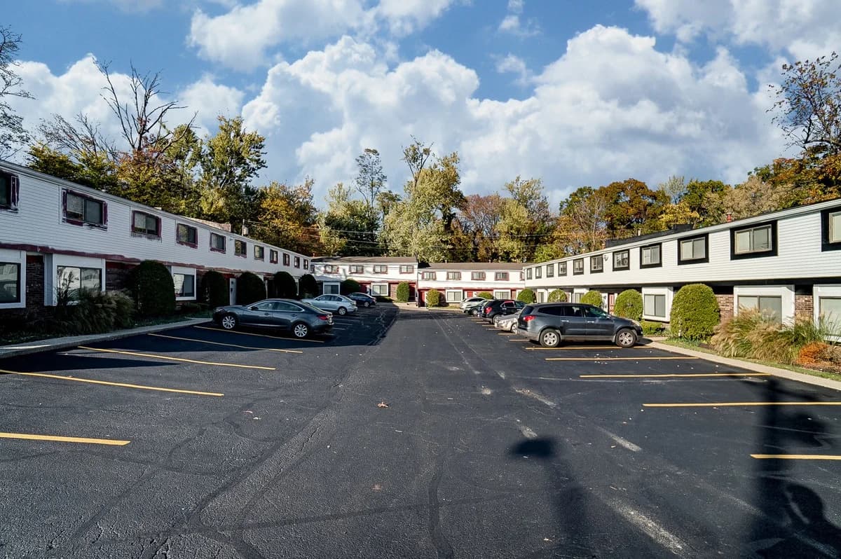Village Square Townhomes - Apartment - 3
