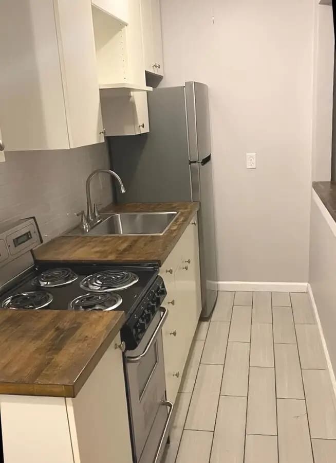 2116-2118 Kemper Lane - Apartment - 2