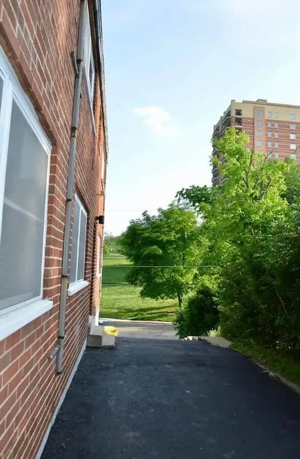 2116-2118 Kemper Lane - Apartment - 9