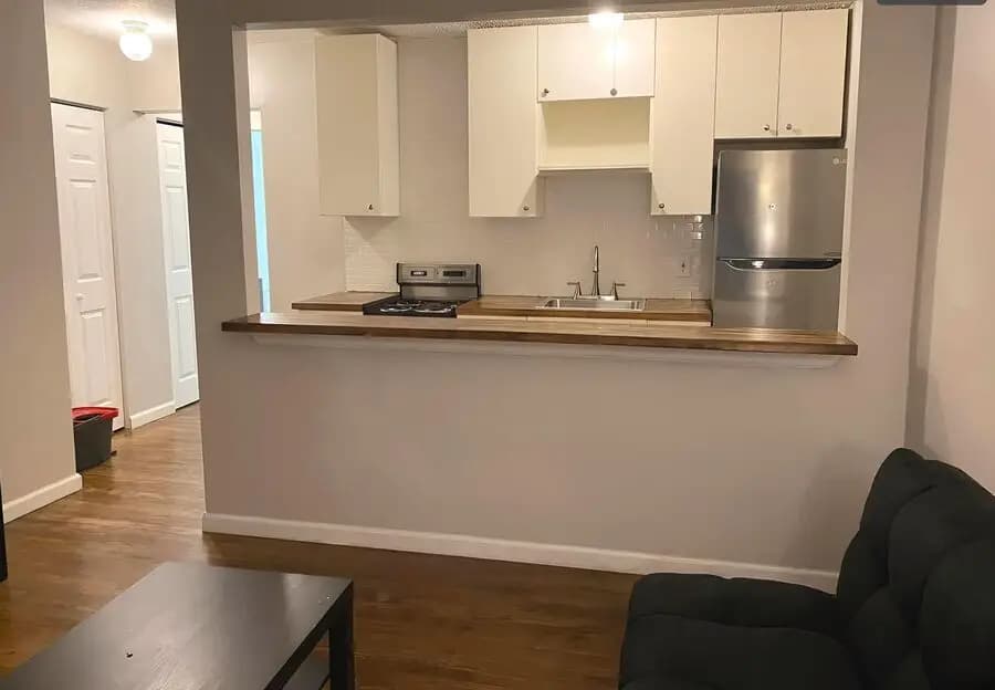 2116-2118 Kemper Lane - Apartment - 12