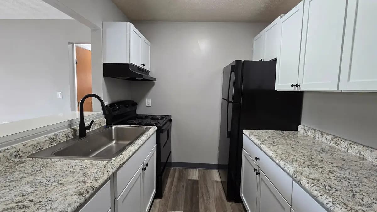 5910 Belmont Ave - Apartment - 14